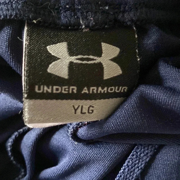 UNDER ARMOUR BOYS NAVY BLUE WHITE SHORTS SUMMER CASUAL SPORTD SIZE YLG LARGE - Picture 3 of 3